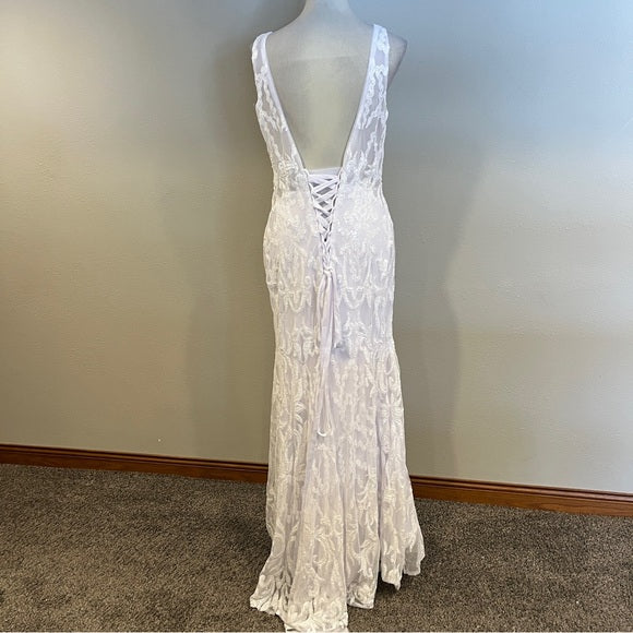 Elegant White Lace Women’s Dress